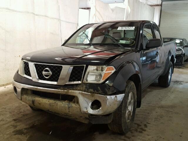 1N6AD06W68C449744 - 2008 NISSAN FRONTIER K BLACK photo 2