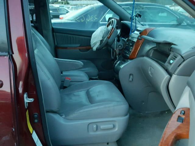 5TDBK22C38S011363 - 2008 TOYOTA SIENNA XLE RED photo 5