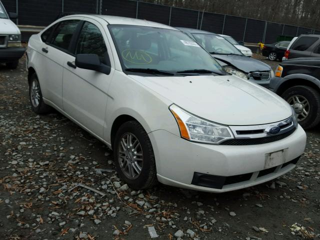 1FAHP35N09W241254 - 2009 FORD FOCUS SE WHITE photo 1