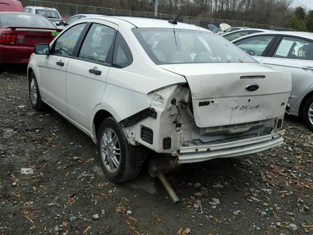 1FAHP35N09W241254 - 2009 FORD FOCUS SE WHITE photo 3