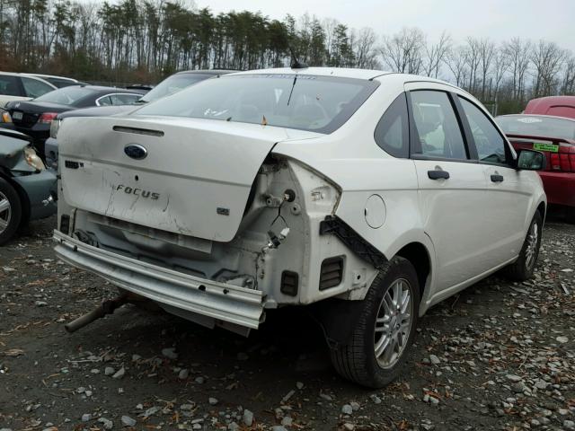 1FAHP35N09W241254 - 2009 FORD FOCUS SE WHITE photo 4