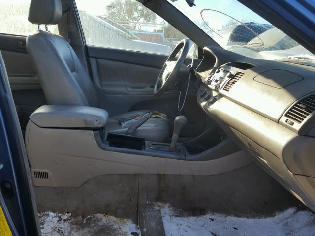 4T1BF30K63U543663 - 2003 TOYOTA CAMRY LE 蓝色 照片 5