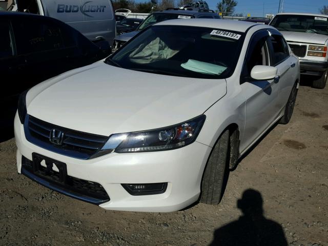 1HGCR2F5XEA115337 - 2014 HONDA ACCORD SPO WHITE photo 2