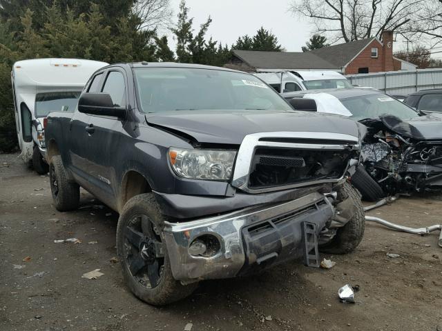 5TFUM5F15BX019527 - 2011 TOYOTA TUNDRA DOU GRAY photo 1