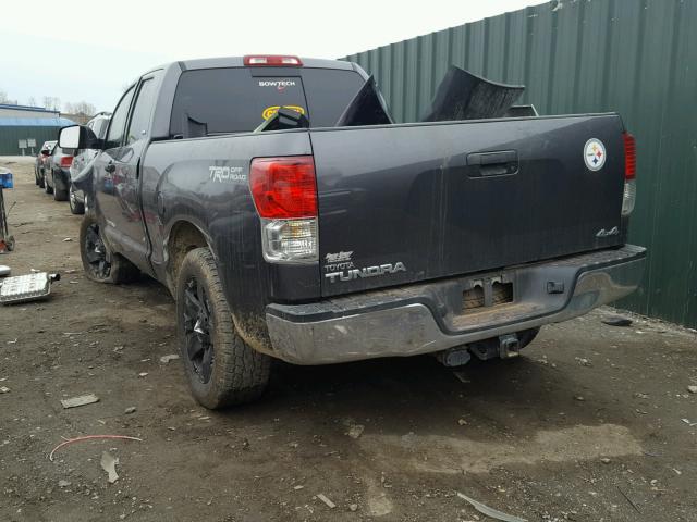 5TFUM5F15BX019527 - 2011 TOYOTA TUNDRA DOU GRAY photo 3