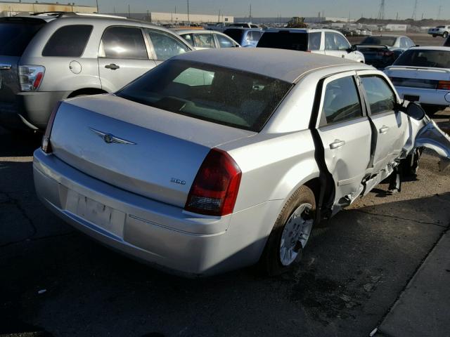 2C3JA43R95H690891 - 2005 CHRYSLER 300 SILVER photo 4