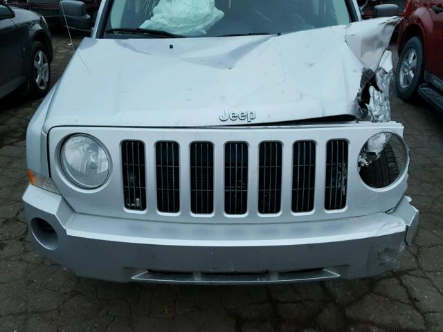 1J8FF28W37D413829 - 2007 JEEP PATRIOT SP SILVER photo 7