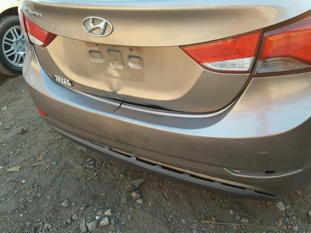 5NPDH4AE5EH511189 - 2014 HYUNDAI ELANTRA SE GOLD photo 9