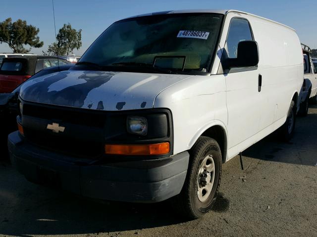 1GCFG15X371118811 - 2007 CHEVROLET EXPRESS G1 WHITE photo 2