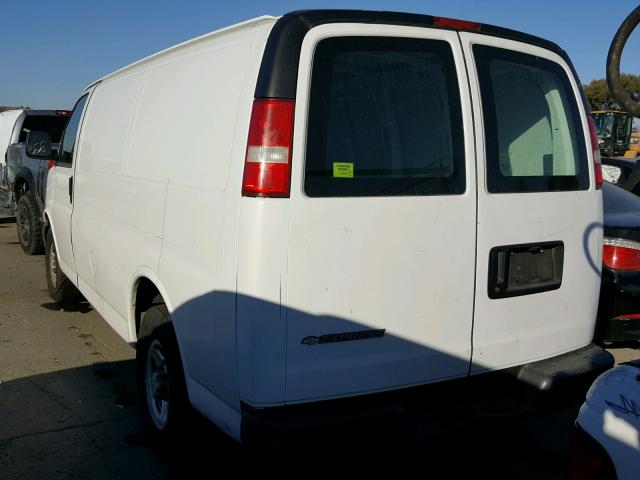 1GCFG15X371118811 - 2007 CHEVROLET EXPRESS G1 WHITE photo 3