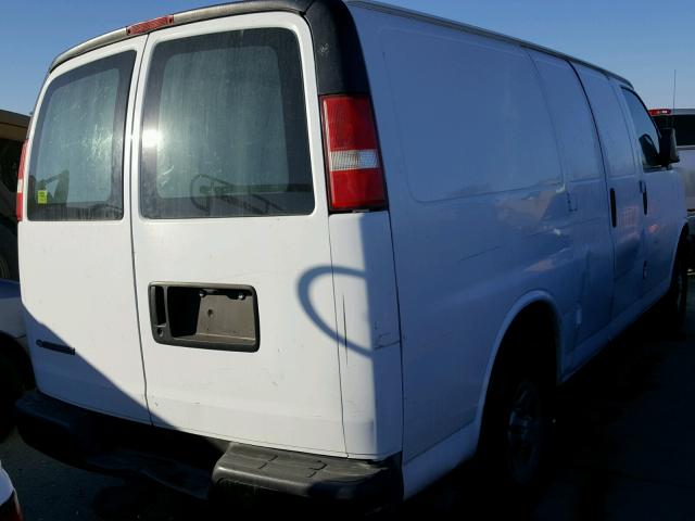 1GCFG15X371118811 - 2007 CHEVROLET EXPRESS G1 WHITE photo 4