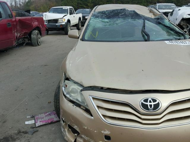 4T1BF3EK5BU127952 - 2011 TOYOTA CAMRY BASE GOLD photo 9