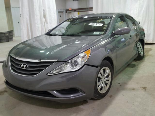 5NPEB4AC5BH055453 - 2011 HYUNDAI SONATA GLS GRAY photo 2