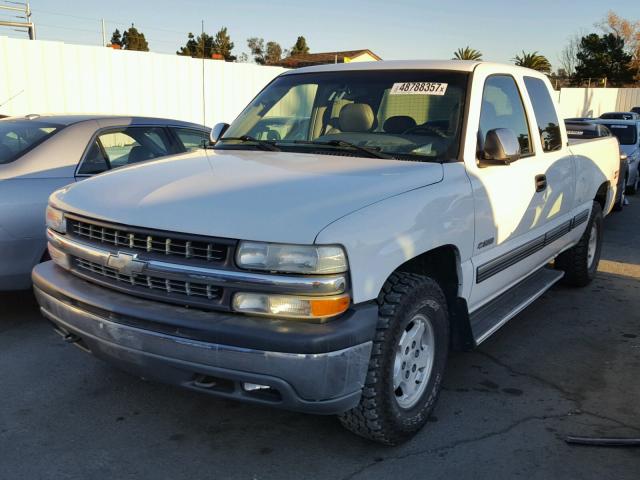 1GCEK19T3YE418988 - 2000 CHEVROLET SILVERADO WHITE photo 2