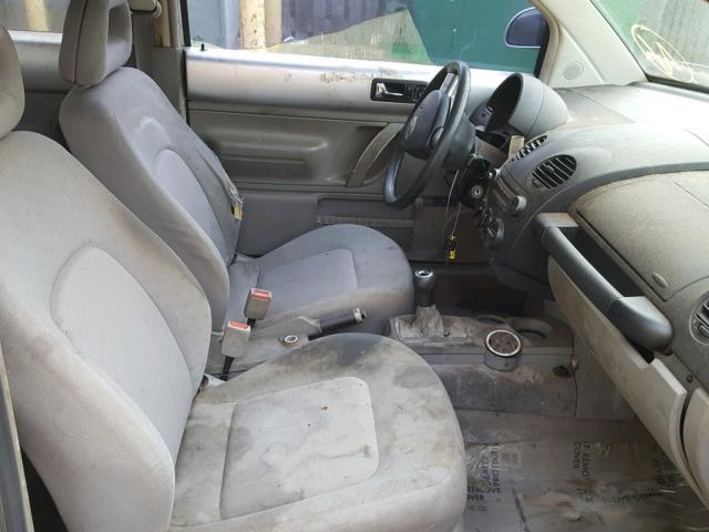 3VWBB61C6WM004345 - 1998 VOLKSWAGEN NEW BEETLE Gümüş foto 5