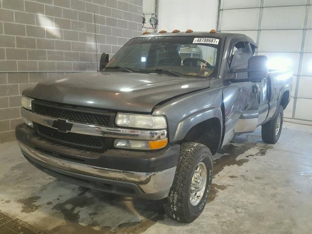 1GCHK29G52E157618 - 2002 CHEVROLET SILVERADO GRAY photo 2