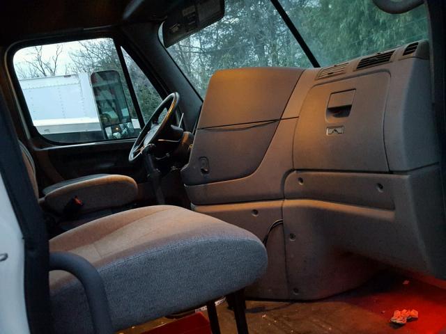 1FUJGEDR2BSAV3324 - 2011 FREIGHTLINER CASCADIA 1 WHITE photo 5