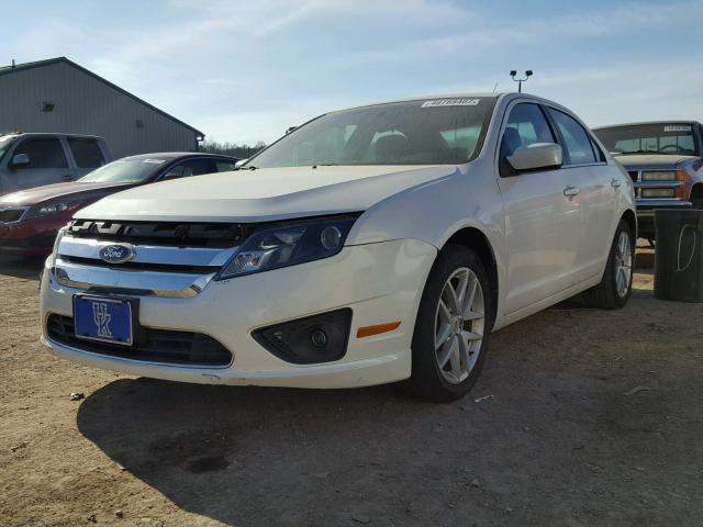 3FAHP0HA8AR425033 - 2010 FORD FUSION SE WHITE photo 2