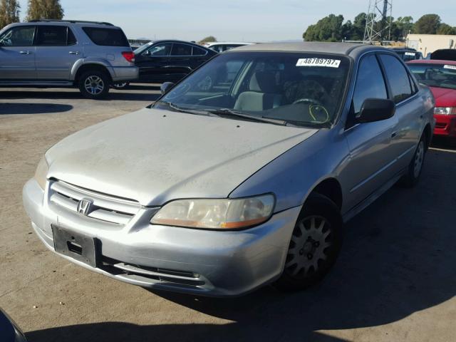 1HGCF86681A133012 - 2001 HONDA ACCORD VAL SILVER photo 2