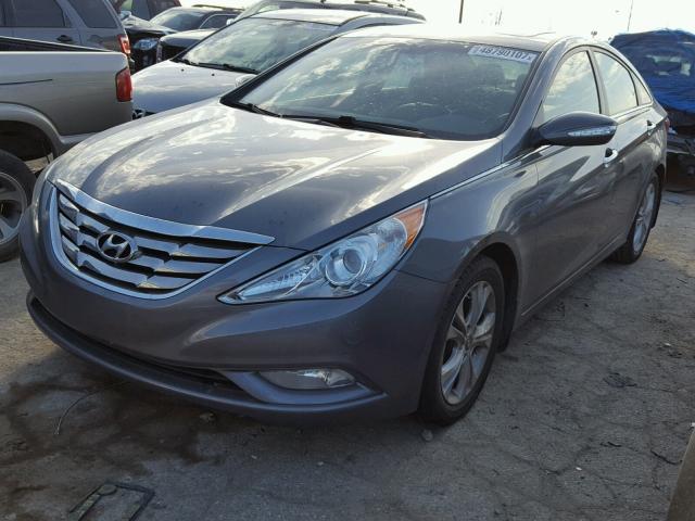 5NPEC4AC8BH304440 - 2011 HYUNDAI SONATA SE GRAY photo 2