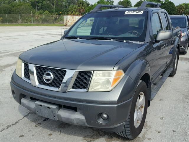 1N6AD07U66C450483 - 2006 NISSAN FRONTIER C GRAY photo 2