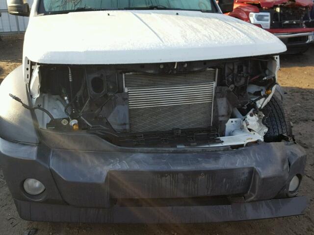 1D8GU28K57W586675 - 2007 DODGE NITRO SXT WHITE photo 9