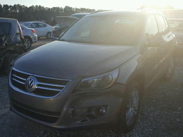 WVGAV7AX6AW526850 - 2010 VOLKSWAGEN TIGUAN S GRAY photo 2