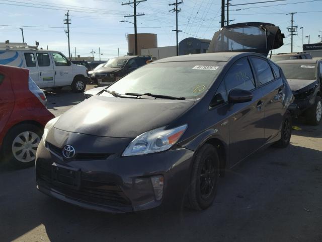 JTDKN3DUXE1787520 - 2014 TOYOTA PRIUS GRAY photo 2