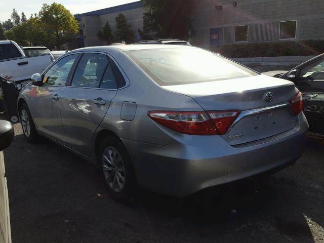 4T4BF1FK3GR549816 - 2016 TOYOTA CAMRY LE SILVER photo 3