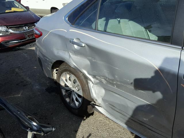 4T4BF1FK3GR549816 - 2016 TOYOTA CAMRY LE ვერცხლისფერი ფოტო 9