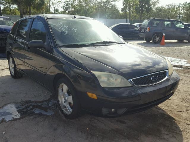 3FAHP37N35R135357 - 2005 FORD FOCUS ZX5 BLACK photo 1