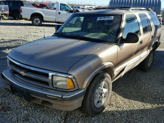 1GNDT13W8V2139391 - 1997 CHEVROLET BLAZER TAN photo 2