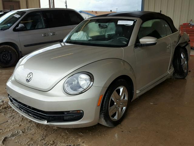 3VW517AT6FM805881 - 2015 VOLKSWAGEN BEETLE 1.8 SILVER photo 2