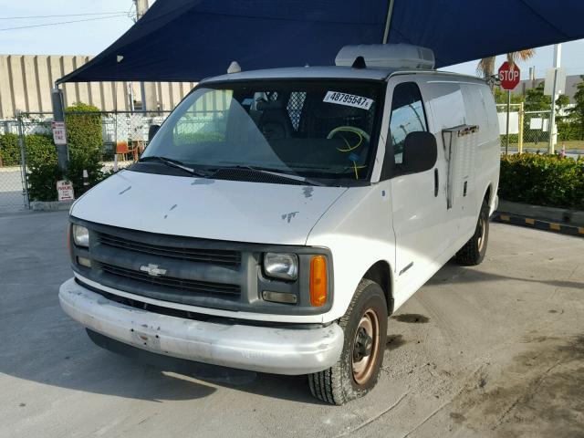 1GCHG35R6V1106624 - 1997 CHEVROLET EXPRESS G3 WHITE photo 2