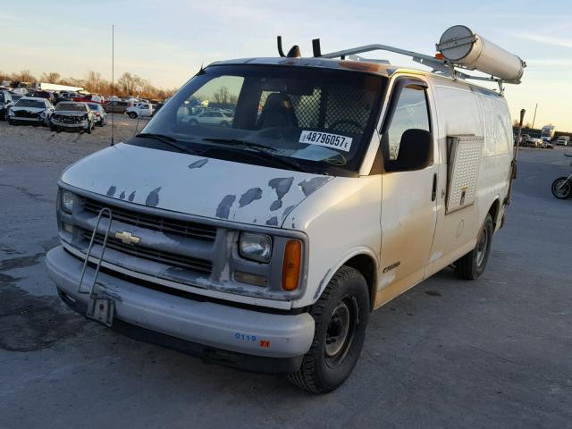 1GCHG35R3Y1161567 - 2000 CHEVROLET EXPRESS G3 WHITE photo 2