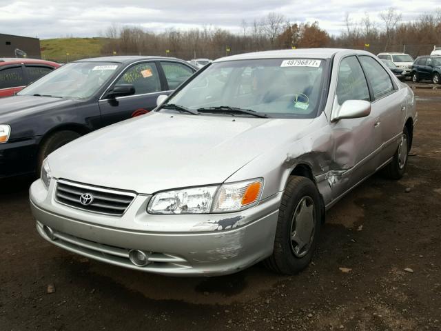 4T1BG22K9YU009617 - 2000 TOYOTA CAMRY CE GRAY photo 2