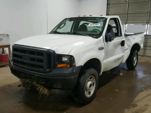 1FTNF21597EB30169 - 2007 FORD F250 SUPER WHITE photo 2