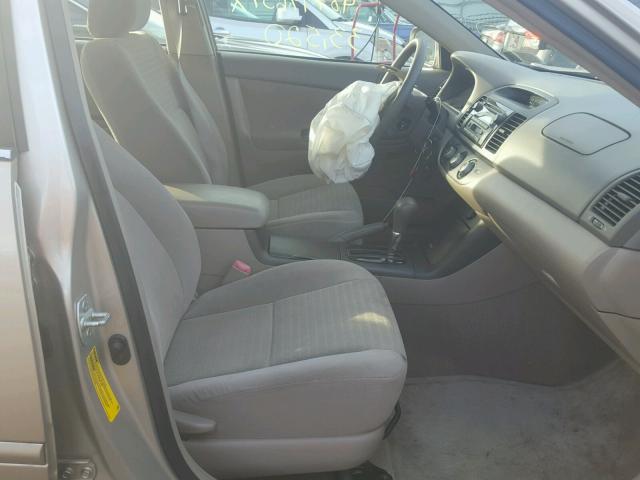 4T1BF30K85U110140 - 2005 TOYOTA CAMRY LE ოქროსფერი ფოტო 5