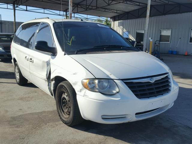 2C4GP44R05R421384 - 2005 CHRYSLER TOWN & COU WHITE photo 1