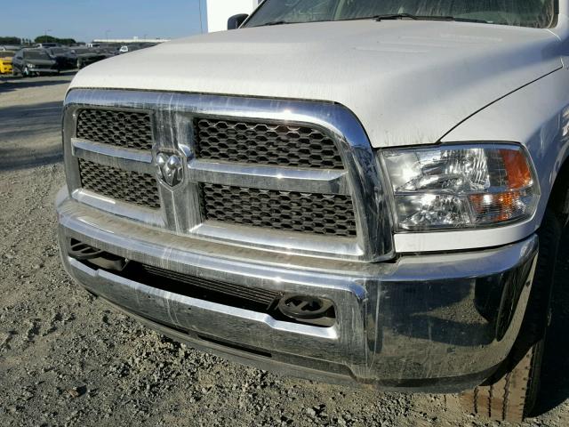 3C6UR5DL8HG620571 - 2017 RAM 2500 SLT WHITE photo 9
