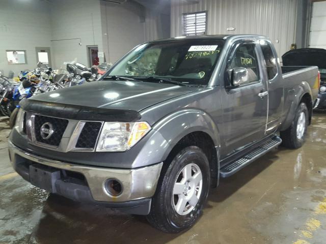 1N6AD06W65C455152 - 2005 NISSAN FRONTIER K CHARCOAL photo 2