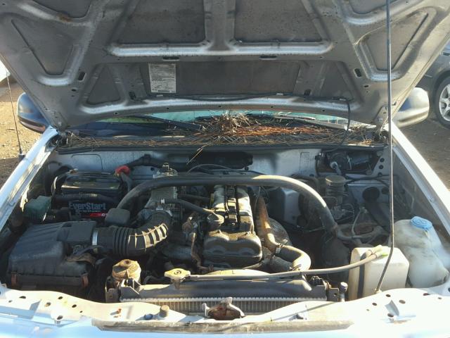 2CNBE13C436953243 - 2003 CHEVROLET TRACKER SILVER photo 7