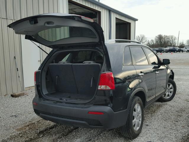 5XYKT4A28BG158686 - 2011 KIA SORENTO BA BLACK photo 4