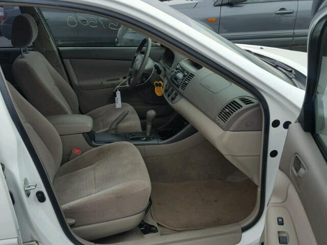 JTDBE32K740279821 - 2004 TOYOTA CAMRY LE თეთრი ფოტო 5