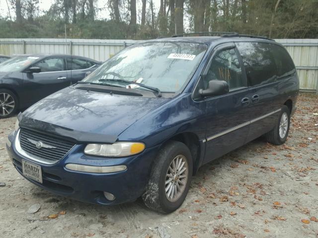 1C4GP54L2YB650976 - 2000 CHRYSLER TOWN & COU BLUE photo 2