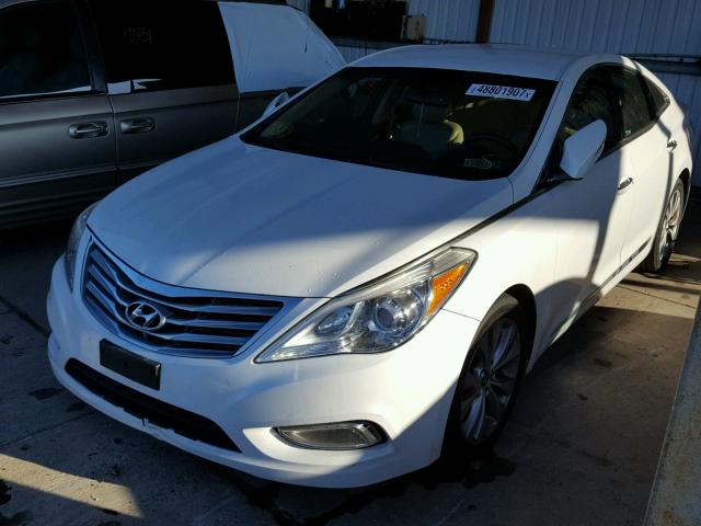 KMHFG4JG8CA124472 - 2012 HYUNDAI AZERA GLS WHITE photo 2