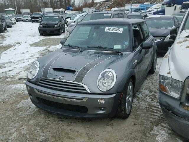 WMWRE33556TN29403 - 2006 MINI COOPER S GRAY photo 2