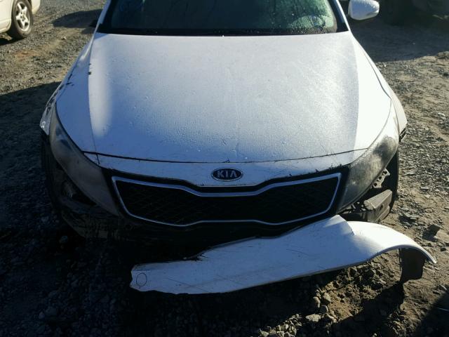 KNAGR4A60B5140552 - 2011 KIA OPTIMA SX WHITE photo 7