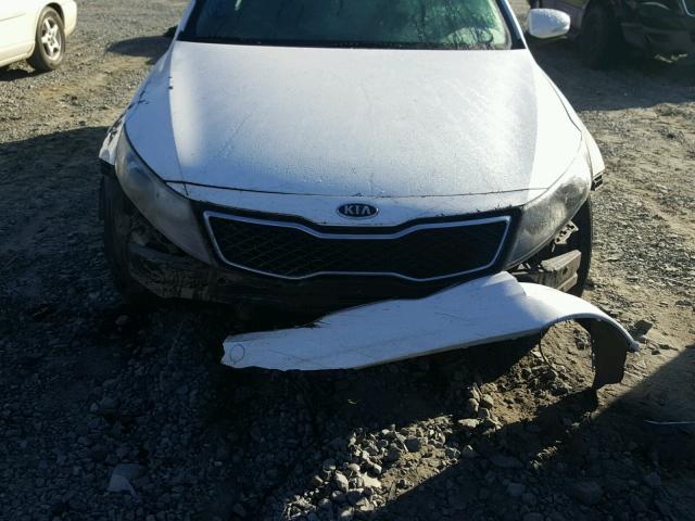 KNAGR4A60B5140552 - 2011 KIA OPTIMA SX WHITE photo 9