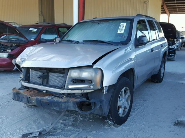 1GNDS13S752365809 - 2005 CHEVROLET TRAILBLAZE GRAY photo 2